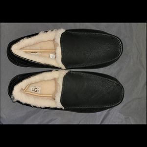 [SOLD] - Men's UGG leather slippers